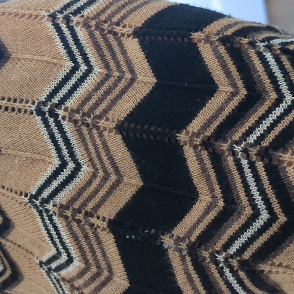 Retro-Style Sweater Dress - Picture 4 of 5